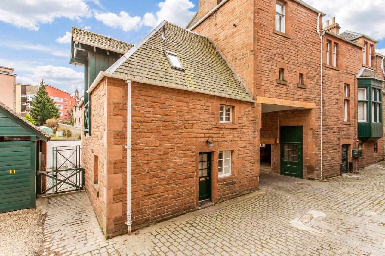 Newly Reno'D 2 Bed With Free Parking, Edinburgh